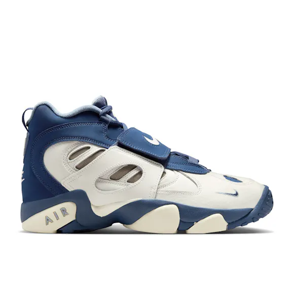 Hero image for Nike Air Diamond Turf 2 'Royals'
