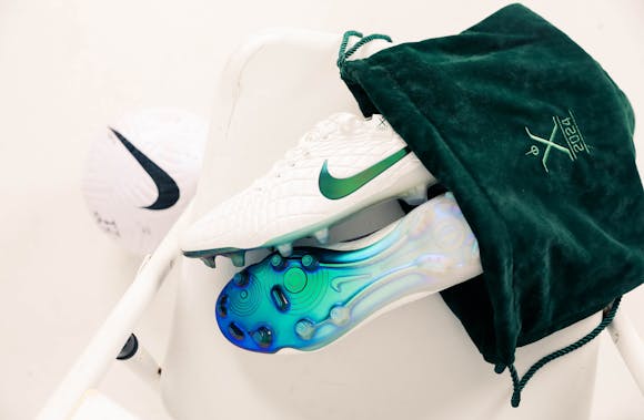 Hero image for Nike Tiempo Pearl Legend 10 Elite FG (FZ1578-100)