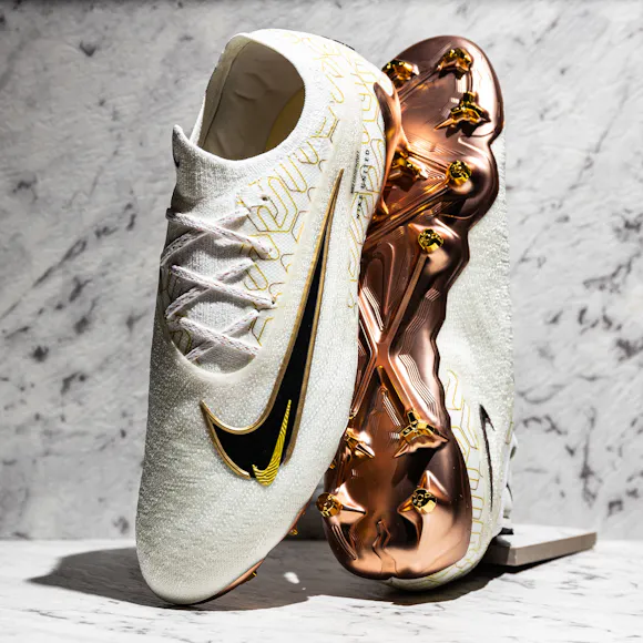 Hero image for Phantom GX Elite FG - United Golden Pack (HJ0704-100)