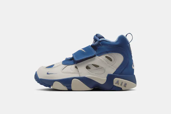 Hero image for Nike Air Diamond Turf II 'Royals' (GS)