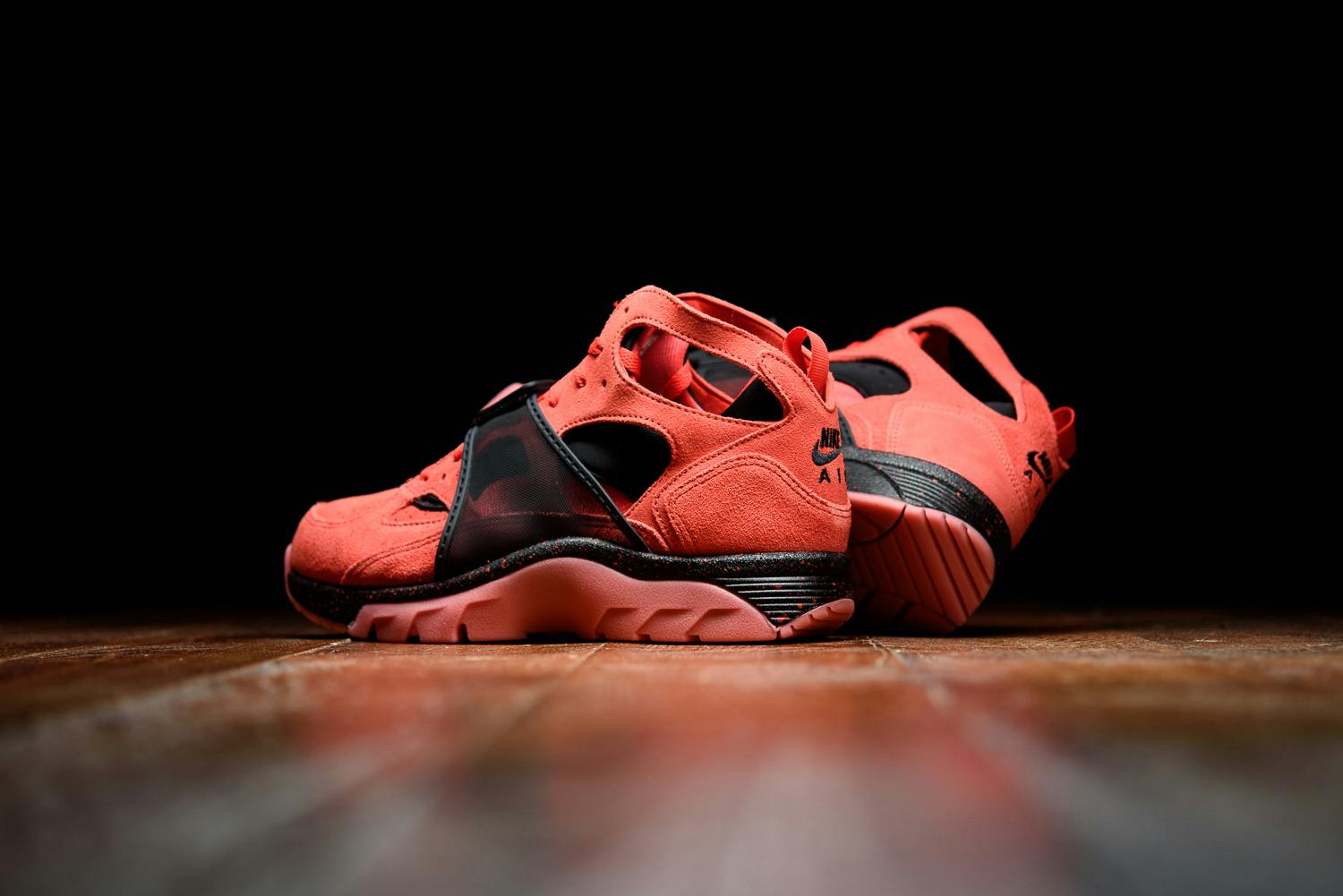 Image of Nike Air Trainer Huarache 'Challenge Red'