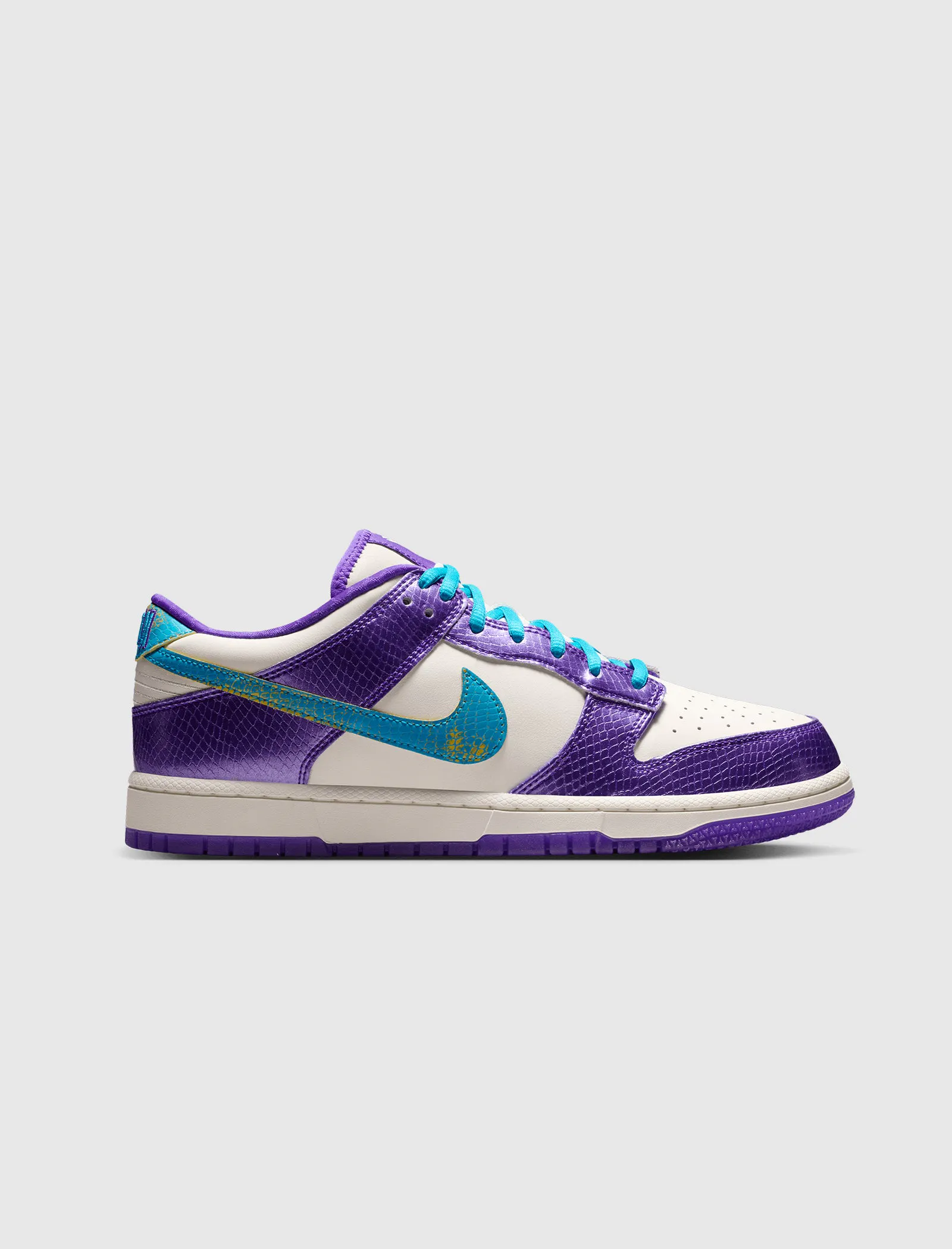 Hero image for NIKE DUNK LOW PROTRO "DRAFT PACK: CHARLOTTE TO LA"