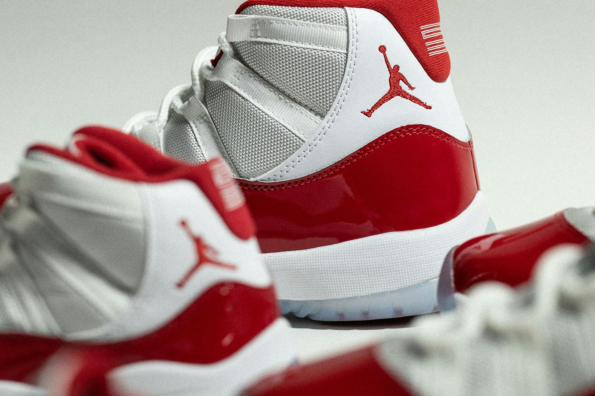 Image of Air Jordan Mens 11 Retro Varsity Red Shoes