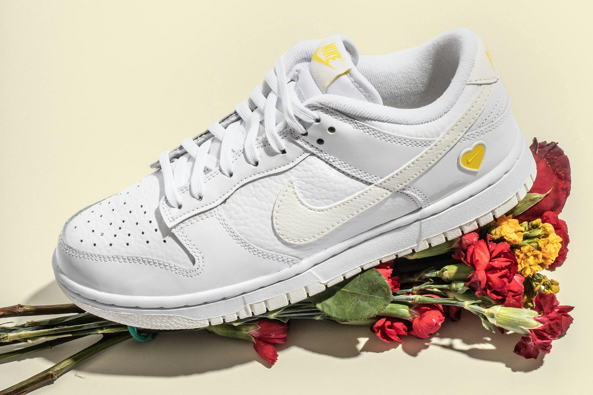 valentines nike dunk