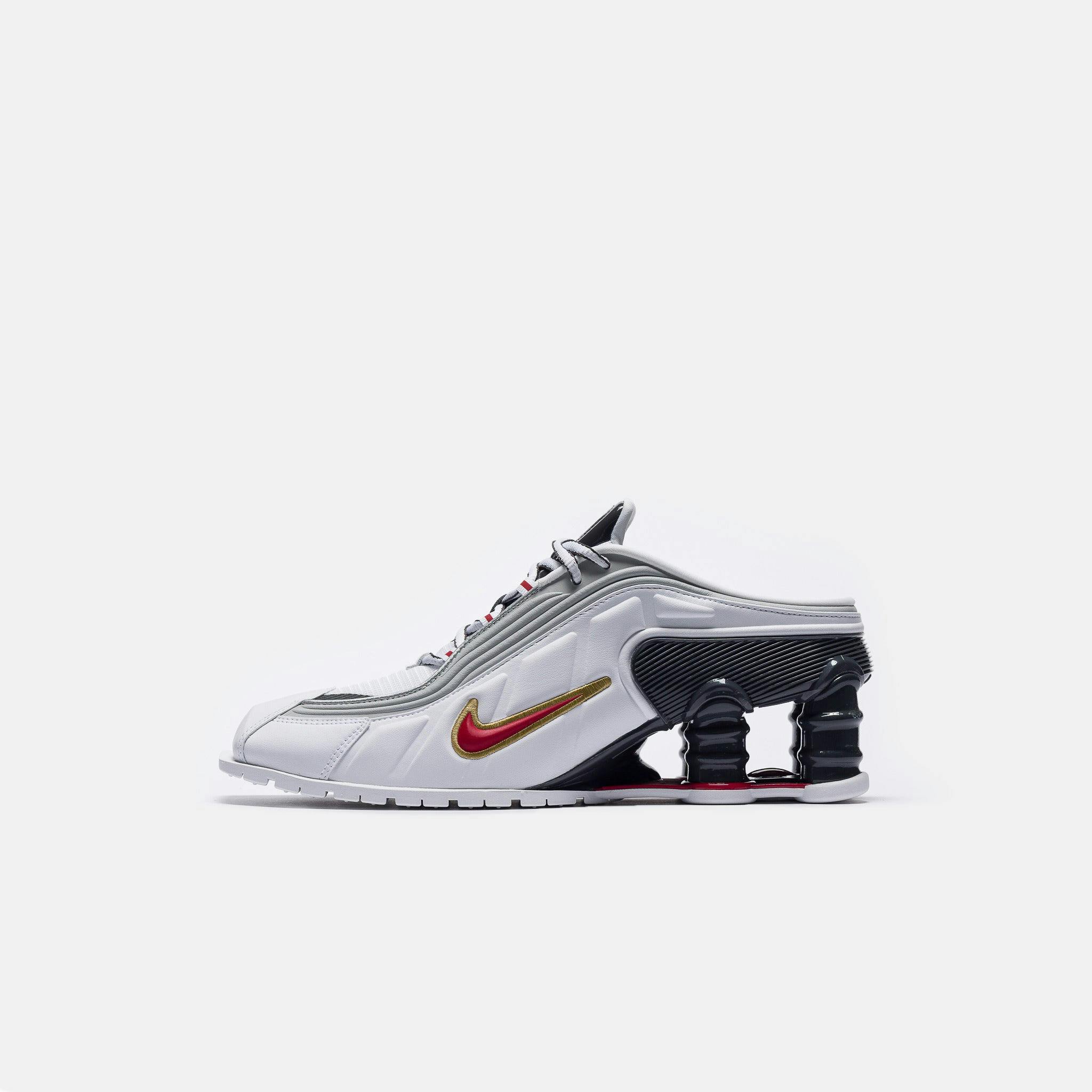 【ぽん】Nike Martine rose shox mr4 EXCLUSIVE: New Martine Rose x Nike Shox MR4 at Pitti | Hypebeast