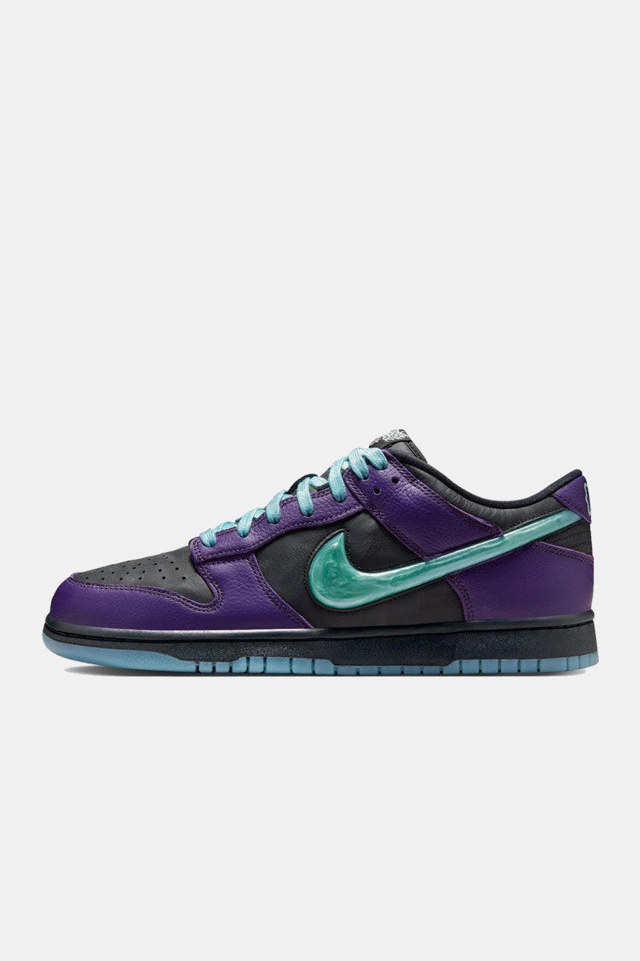 Image of Dunk Low Retro Limited Sneaker in Black/Artisan Teal/Grand Purple