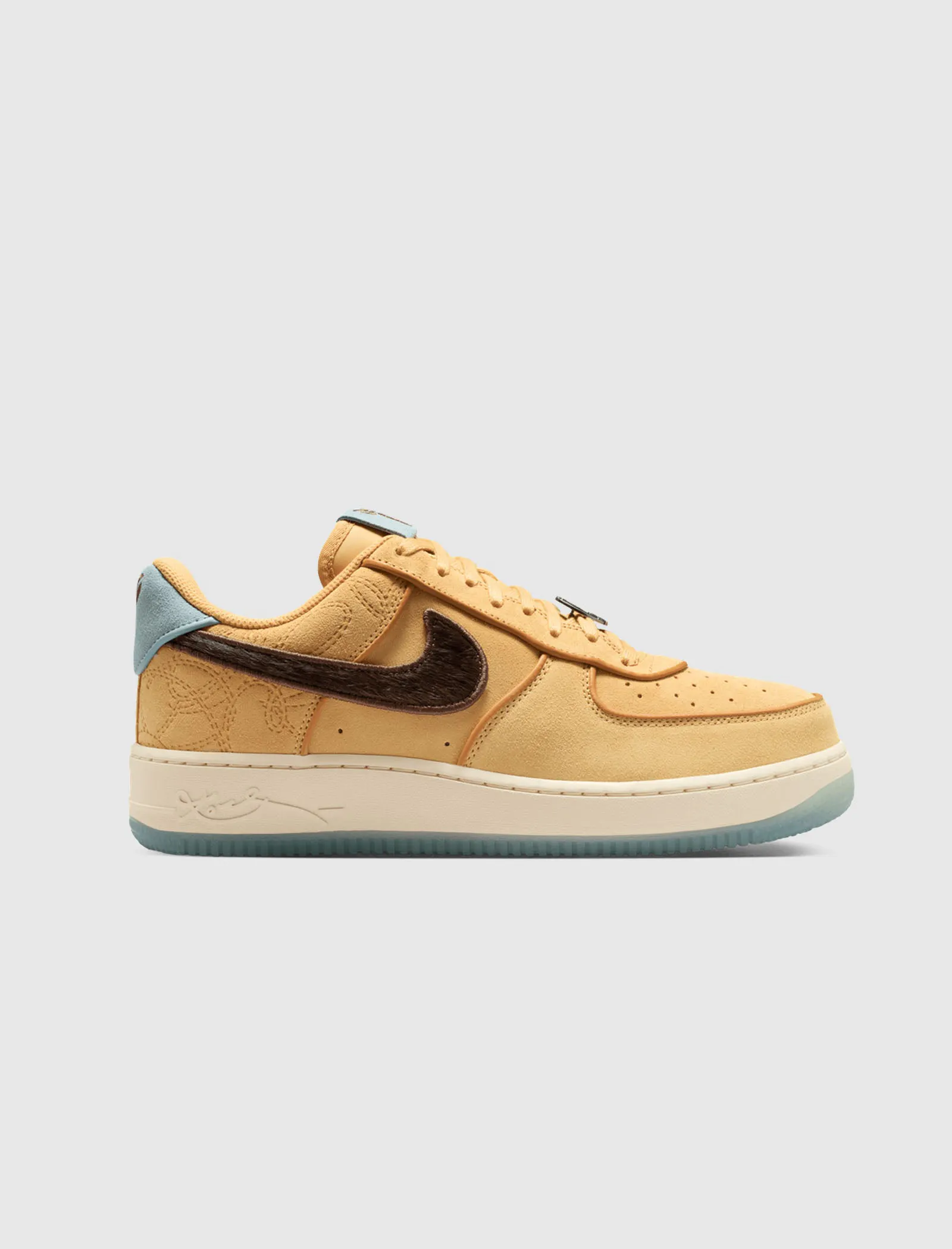 Hero image for NIKE AIR FORCE 1 LOW PROTRO "SIEMPRE MIO"