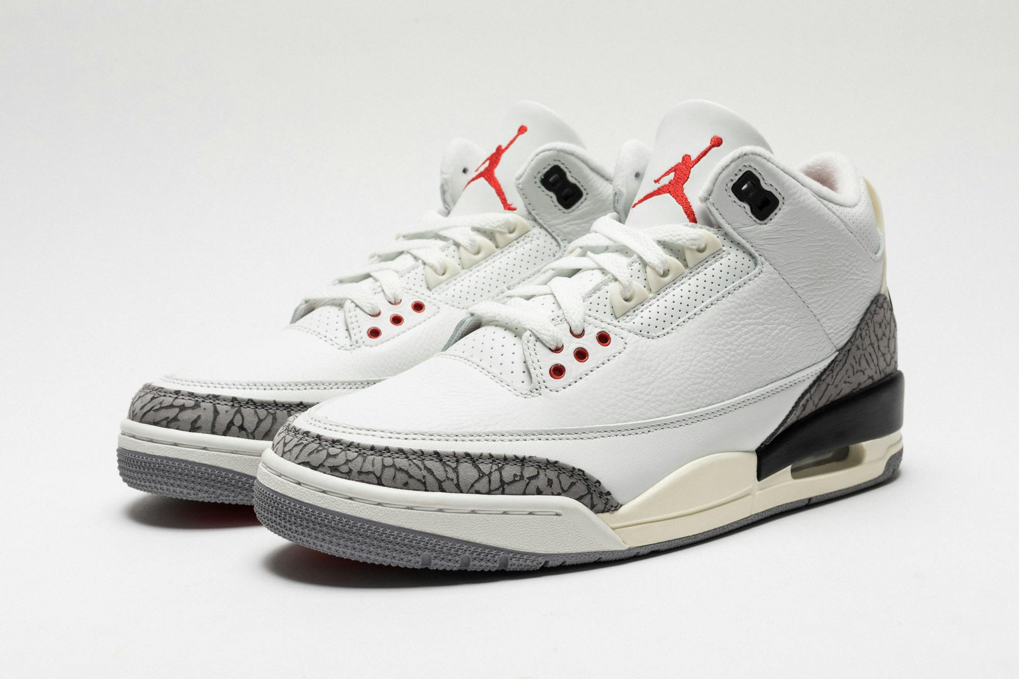 JORDAN AJ 3 RETRO WHITE CEMENT