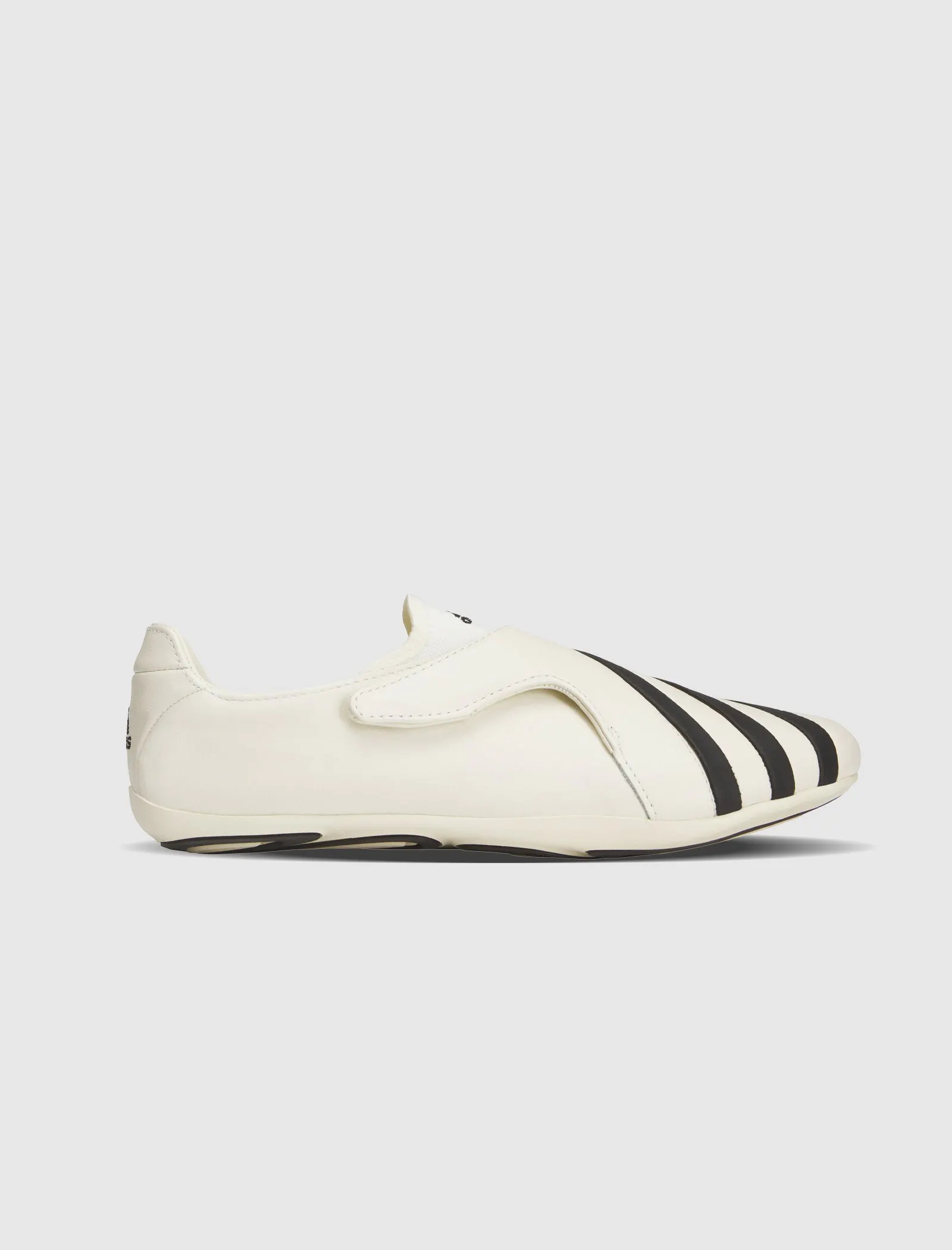 Image of PHARRELL WILLIAMS X ADIDAS VARIO FLAT EARTHER "WHITE/BLACK"